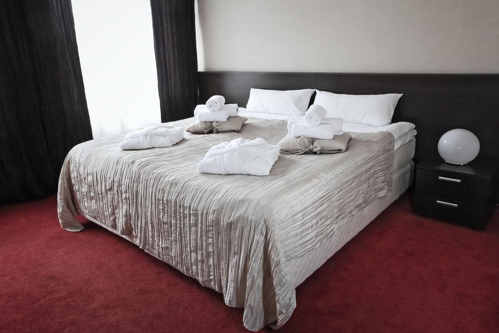 Hotel Palma Mažeikiai エクステリア 写真