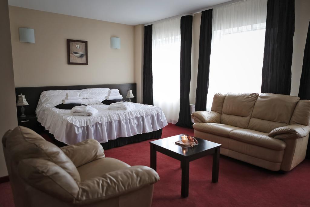 Hotel Palma Mažeikiai エクステリア 写真