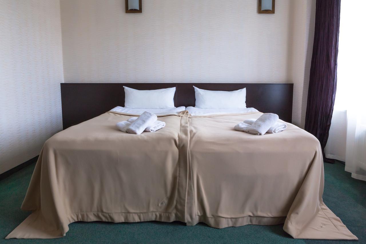 Hotel Palma Mažeikiai エクステリア 写真