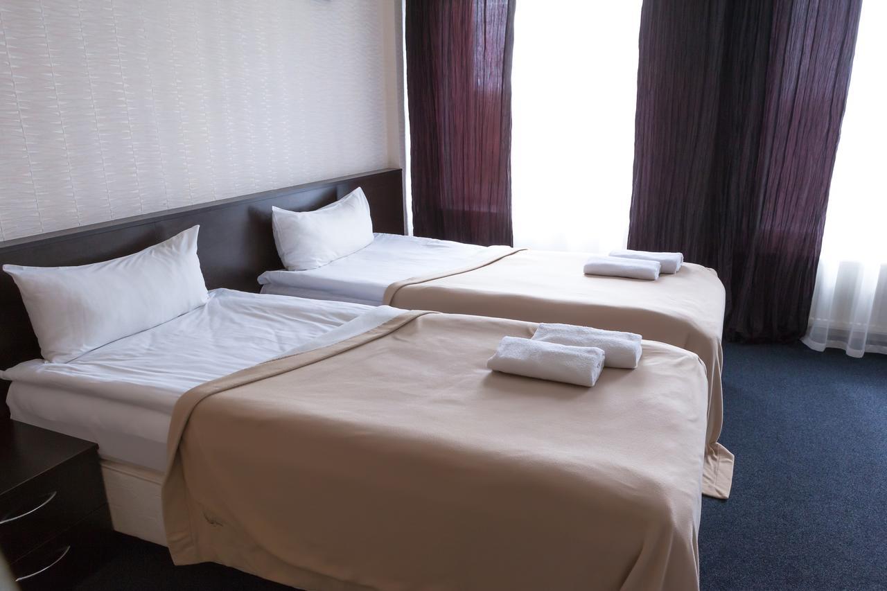 Hotel Palma Mažeikiai エクステリア 写真