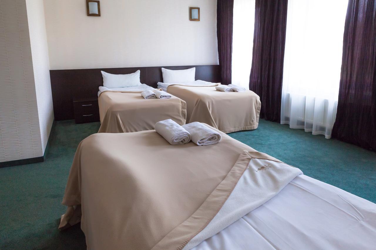 Hotel Palma Mažeikiai エクステリア 写真