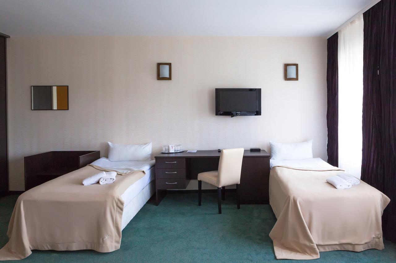 Hotel Palma Mažeikiai エクステリア 写真