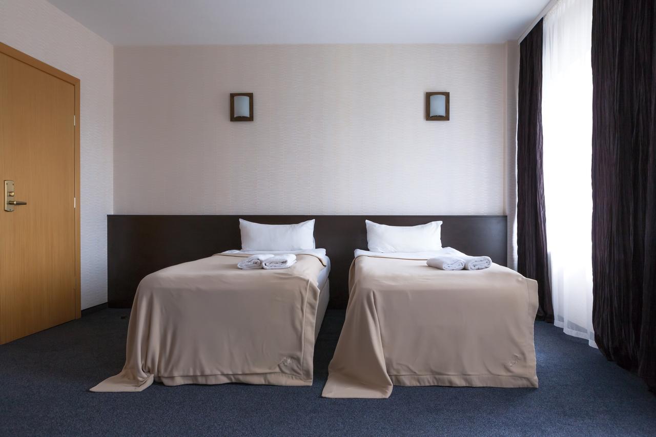Hotel Palma Mažeikiai エクステリア 写真