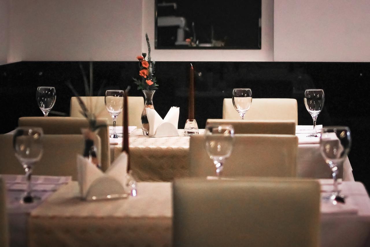 Hotel Palma Mažeikiai エクステリア 写真