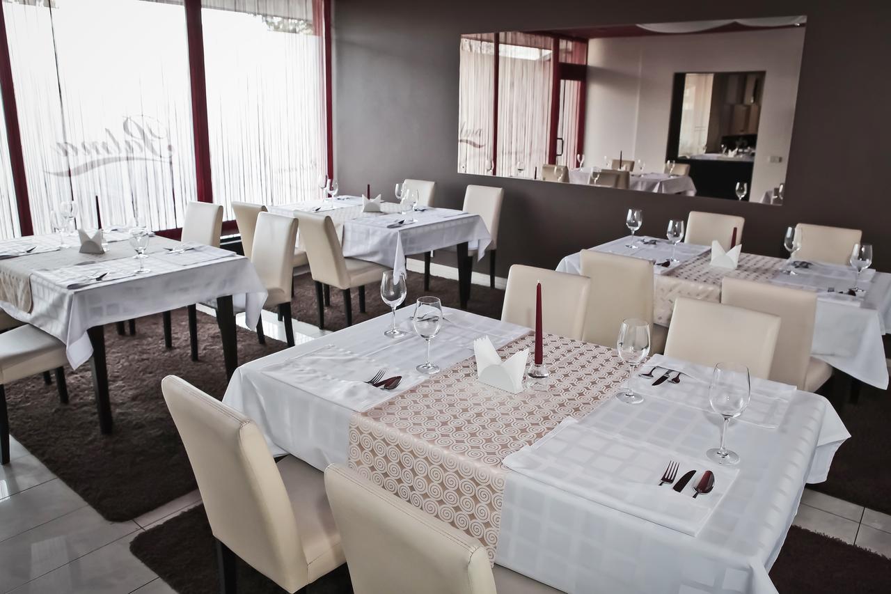 Hotel Palma Mažeikiai エクステリア 写真