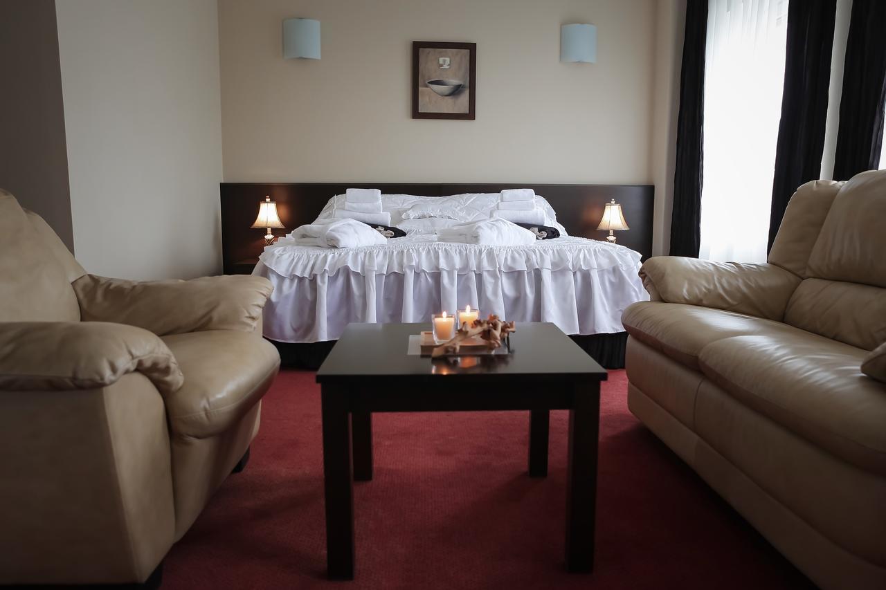 Hotel Palma Mažeikiai エクステリア 写真